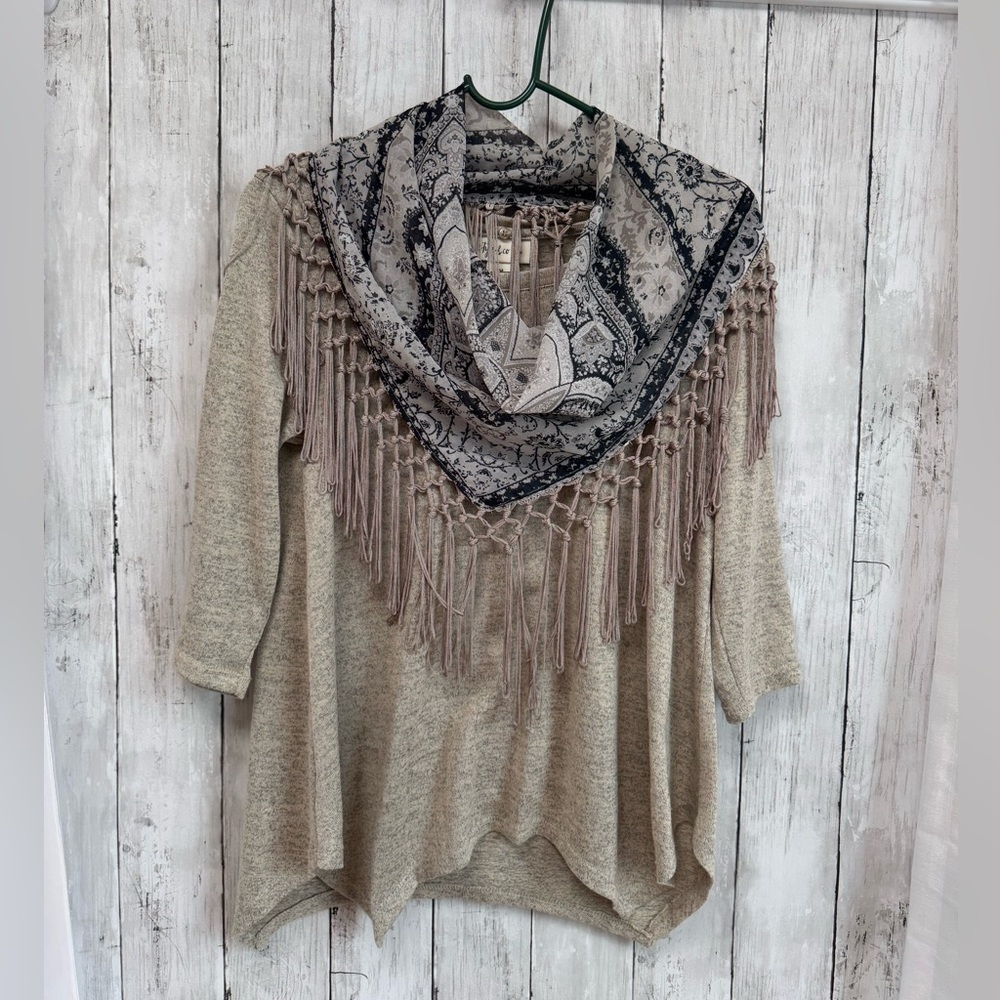 Women’s top with detachable scarf